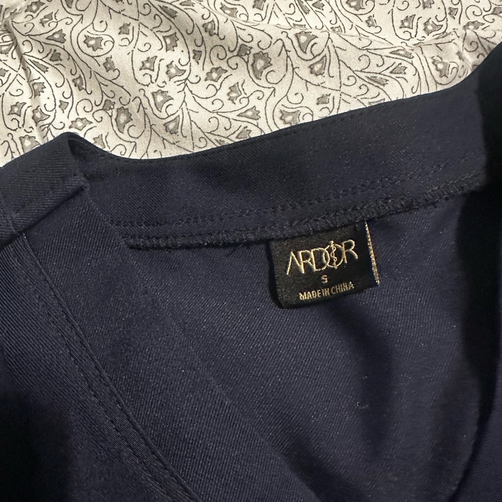 Women's Navy V-Neck Scrub Top and Drawstring Pants Set - Unbranded - Picture 6 of 7